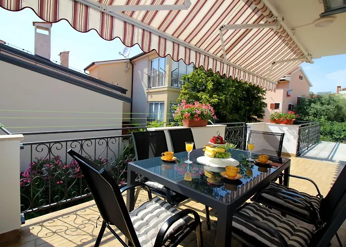 Ferienwohnung Gina Mit Terrasse, Grill Und Liegen