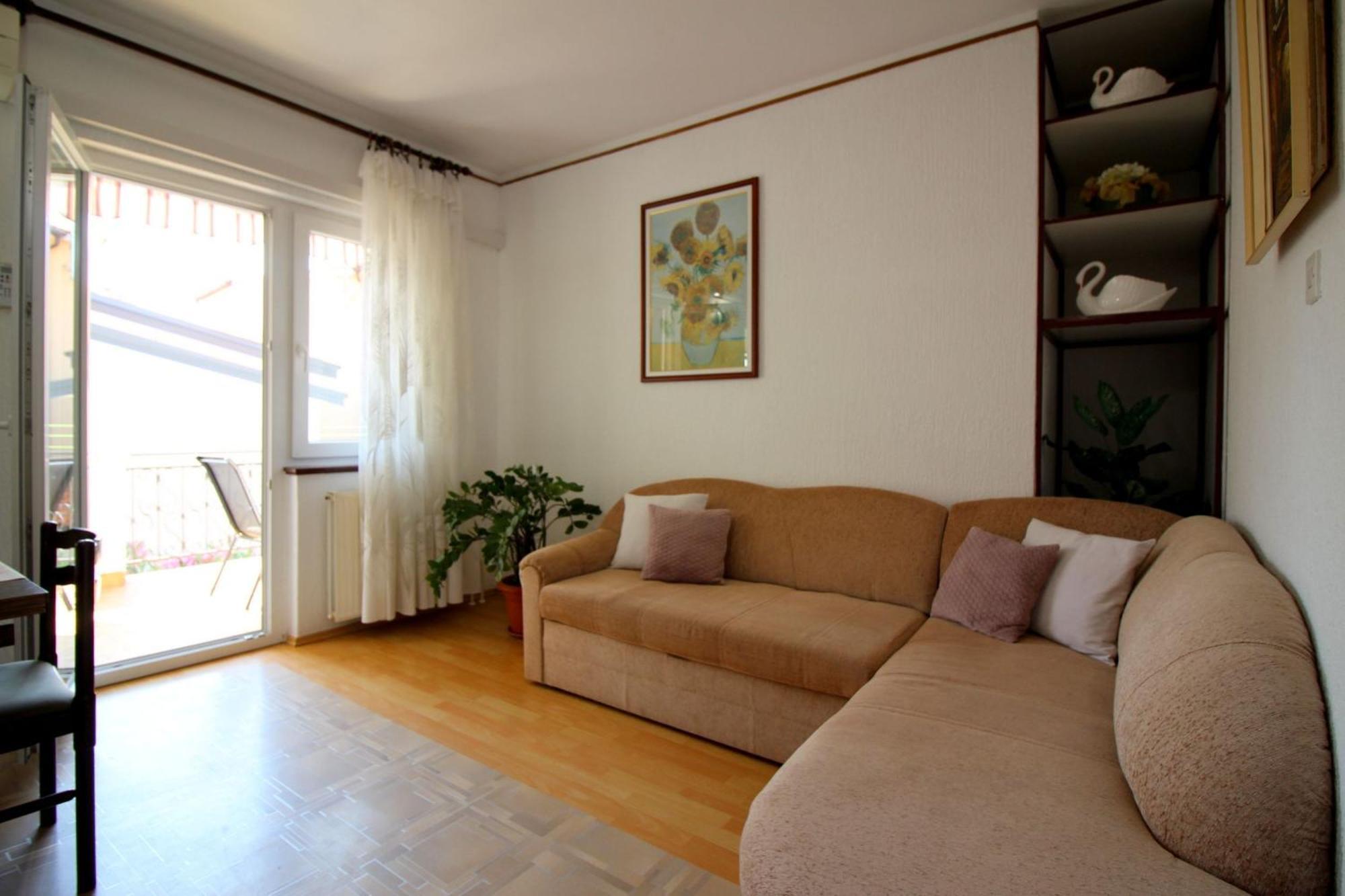 Apartment Gina Mit Terrasse, Grill Und Liegen