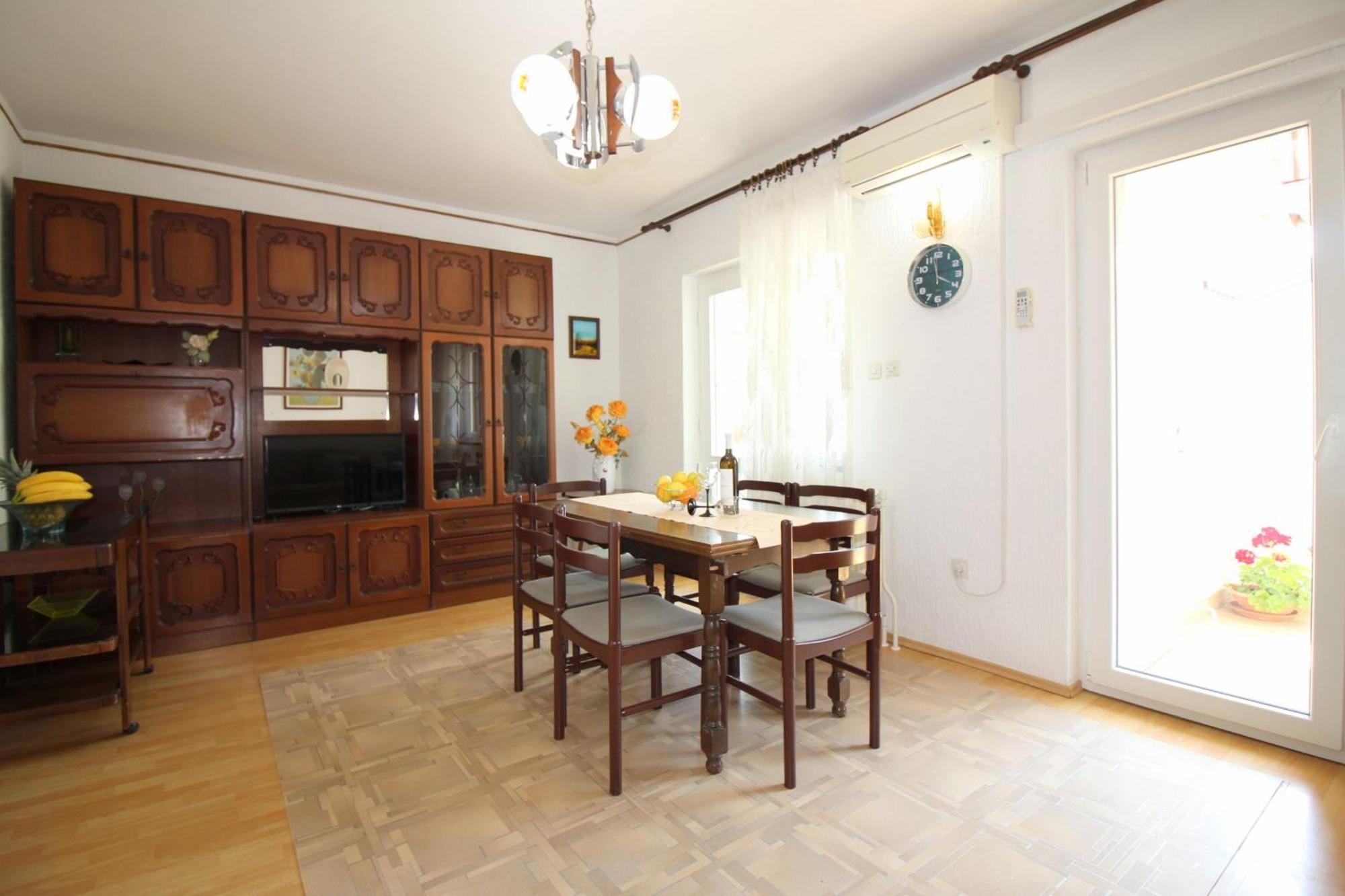 Apartment Gina Mit Terrasse, Grill Und Liegen *