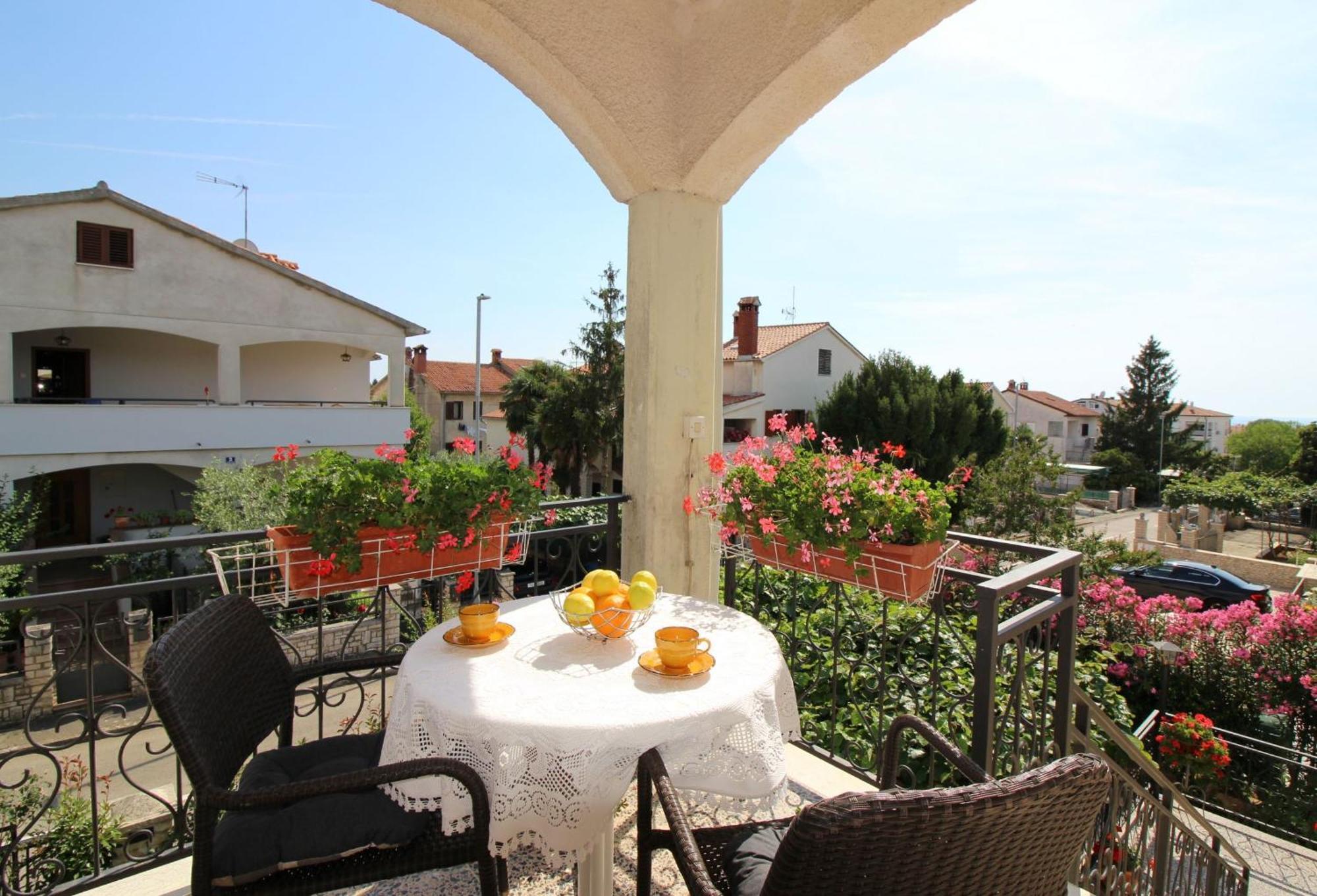 Gina Mit Terrasse, Grill Und Liegen Apartment