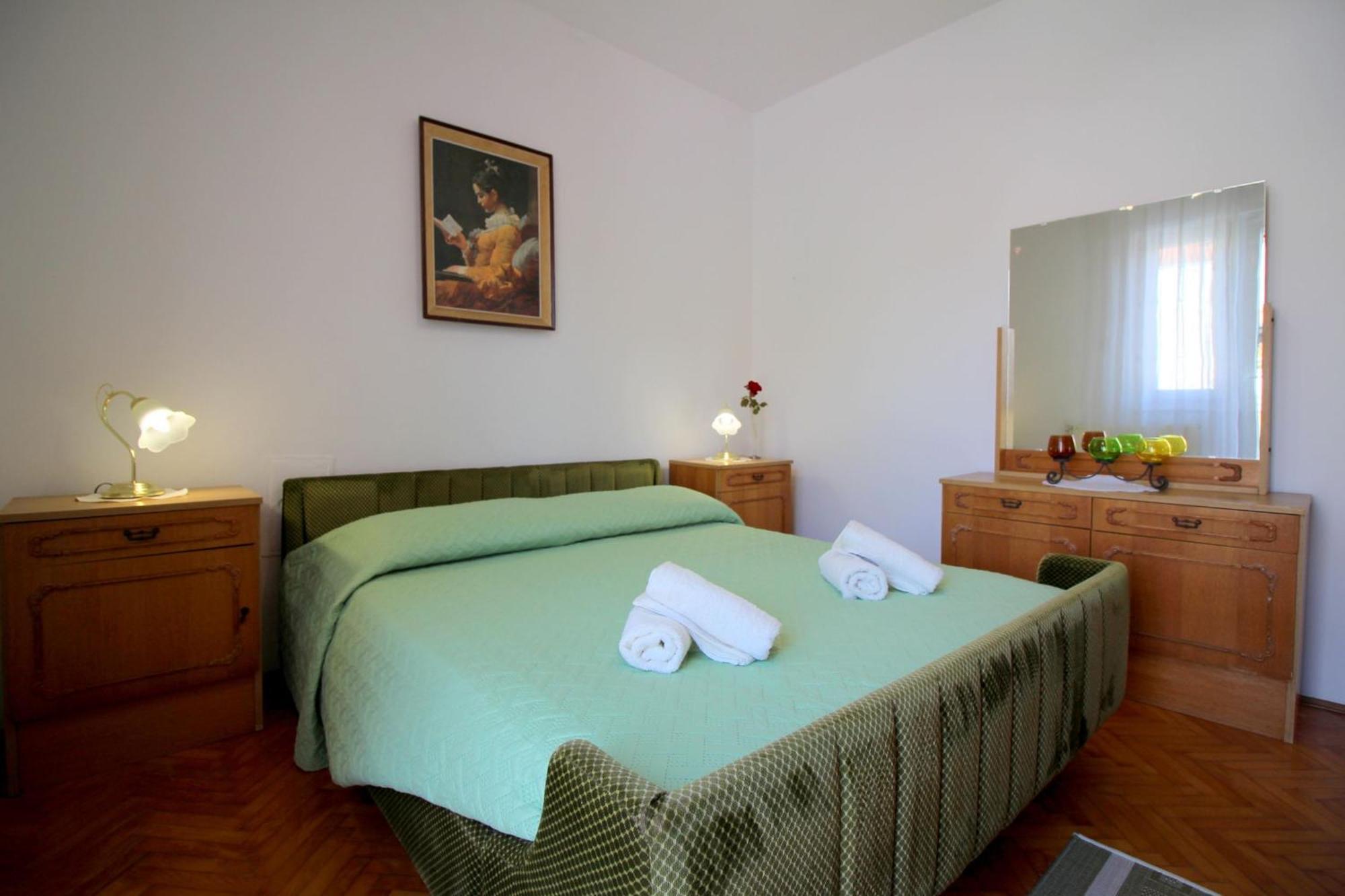 Gina Mit Terrasse, Grill Und Liegen Apartment Porec